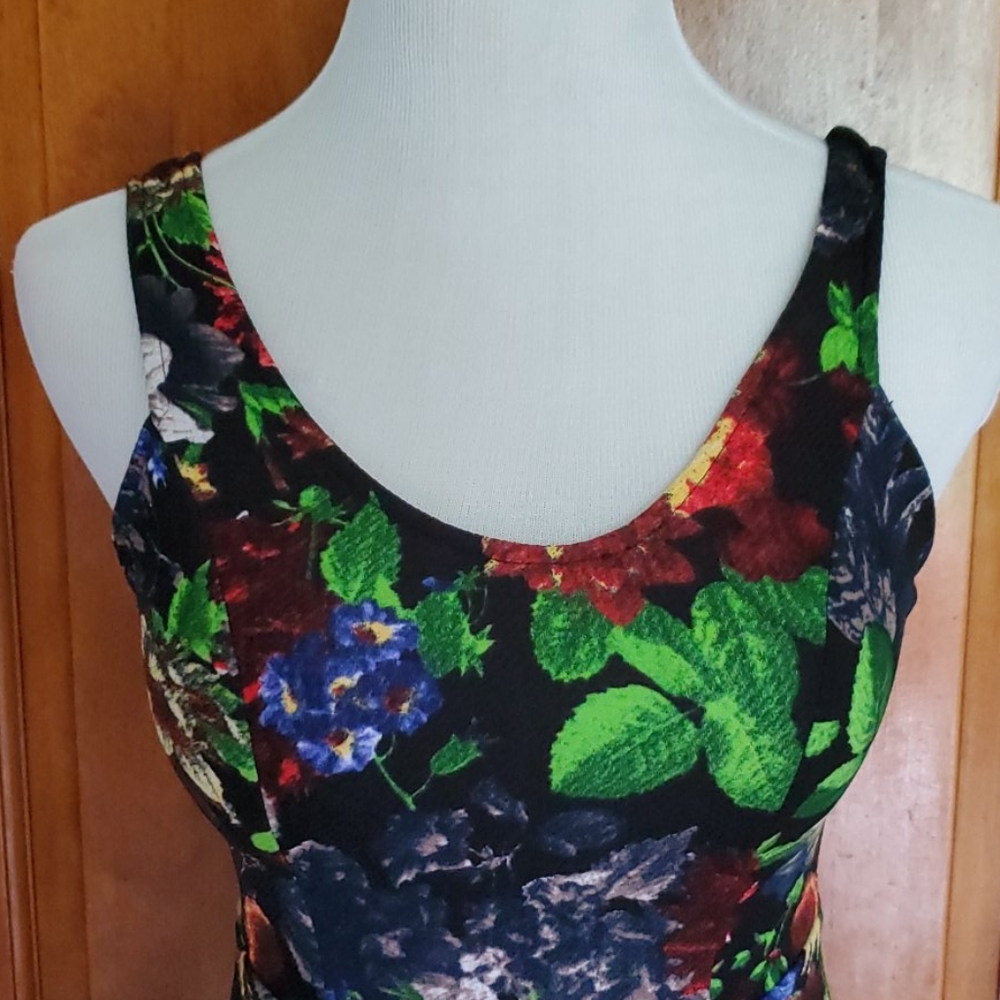 Gorgeous Floral Skater type dress. - Picture 3 of 7